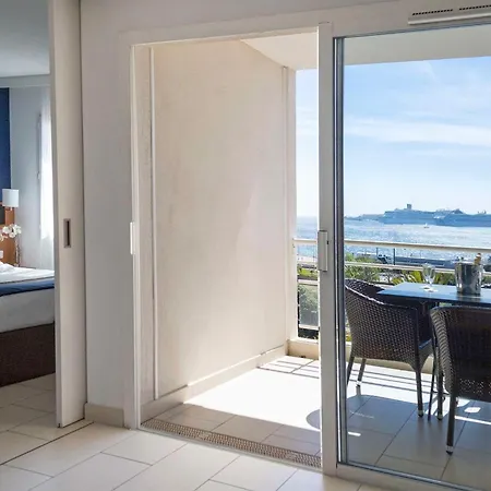 Western Amirauté Hotel 4*