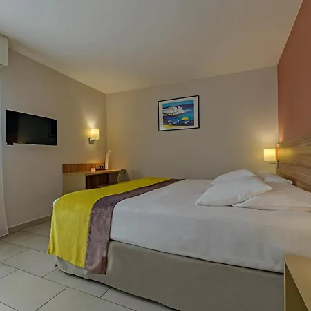 Western Amirauté Hotel 4*