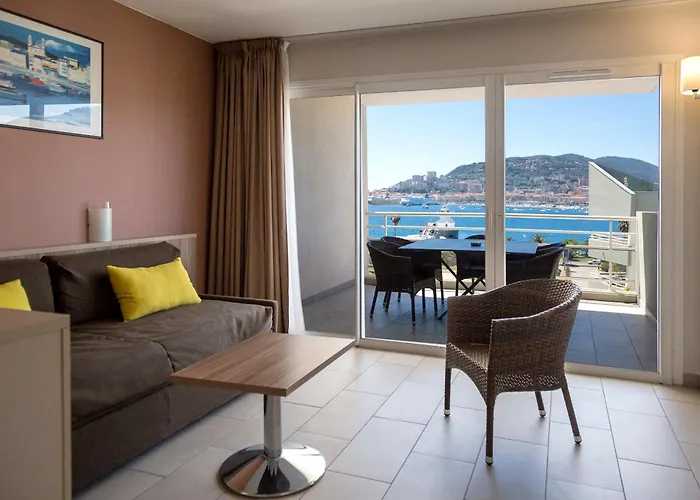 Western Amirauté Hotel 4*