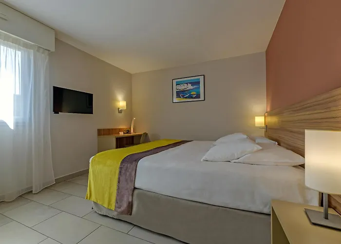 Western Amirauté Hotel 4*