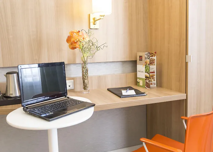 Western Amiraute Hotell 4*