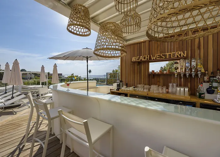 Hotel Western Amirauté 4*